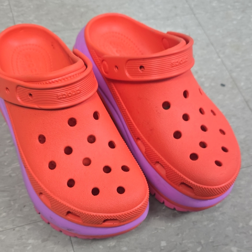 Crocs Size M8 W10